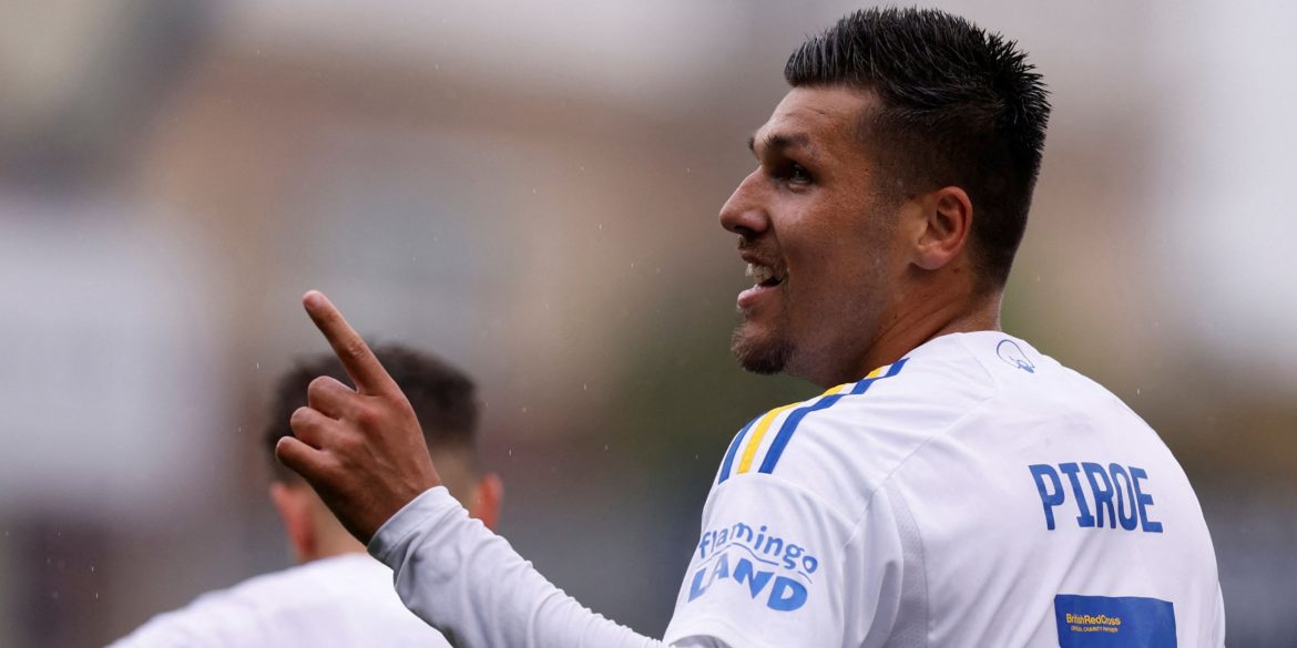 Farke must finally unleash "fantastic" Leeds star ahead of Piroe